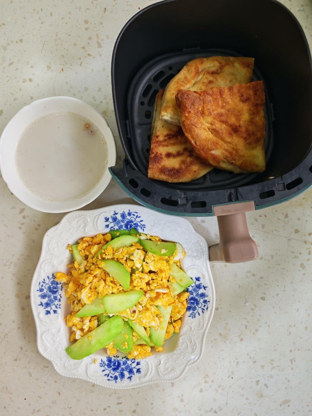 黄瓜炒鸡蛋 （青瓜炒鸡蛋）