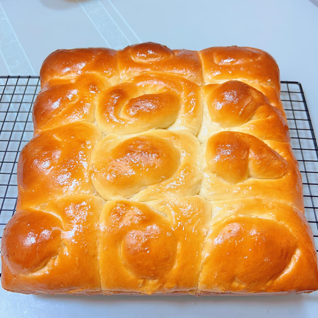 柔软拉丝的老式面包