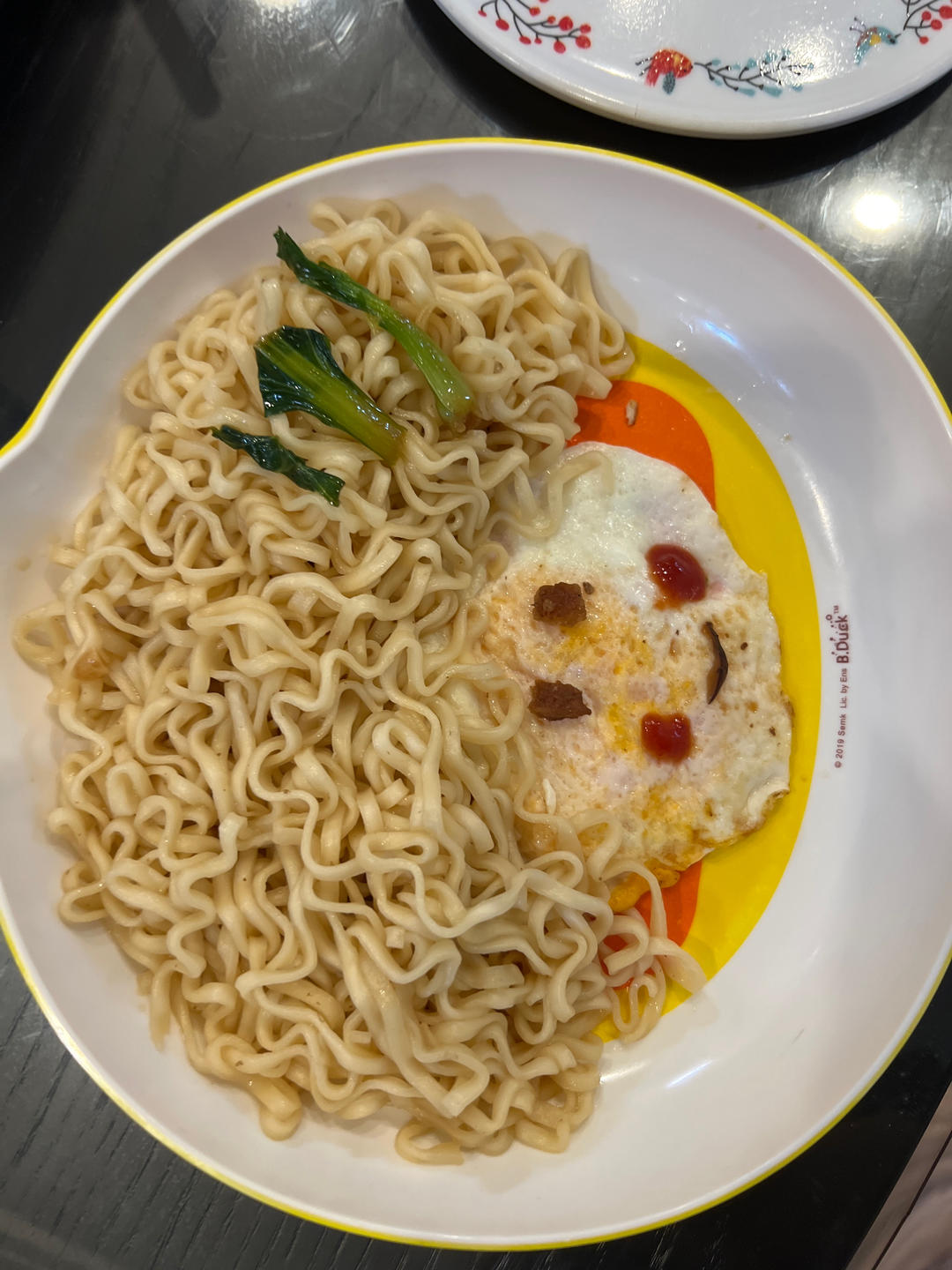 六一儿童节宝宝餐：卡通酱油炒面