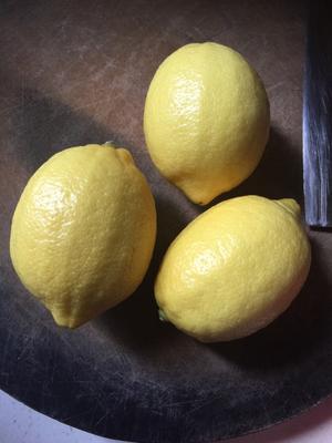 黄冰糖炖柠檬的做法 步骤1