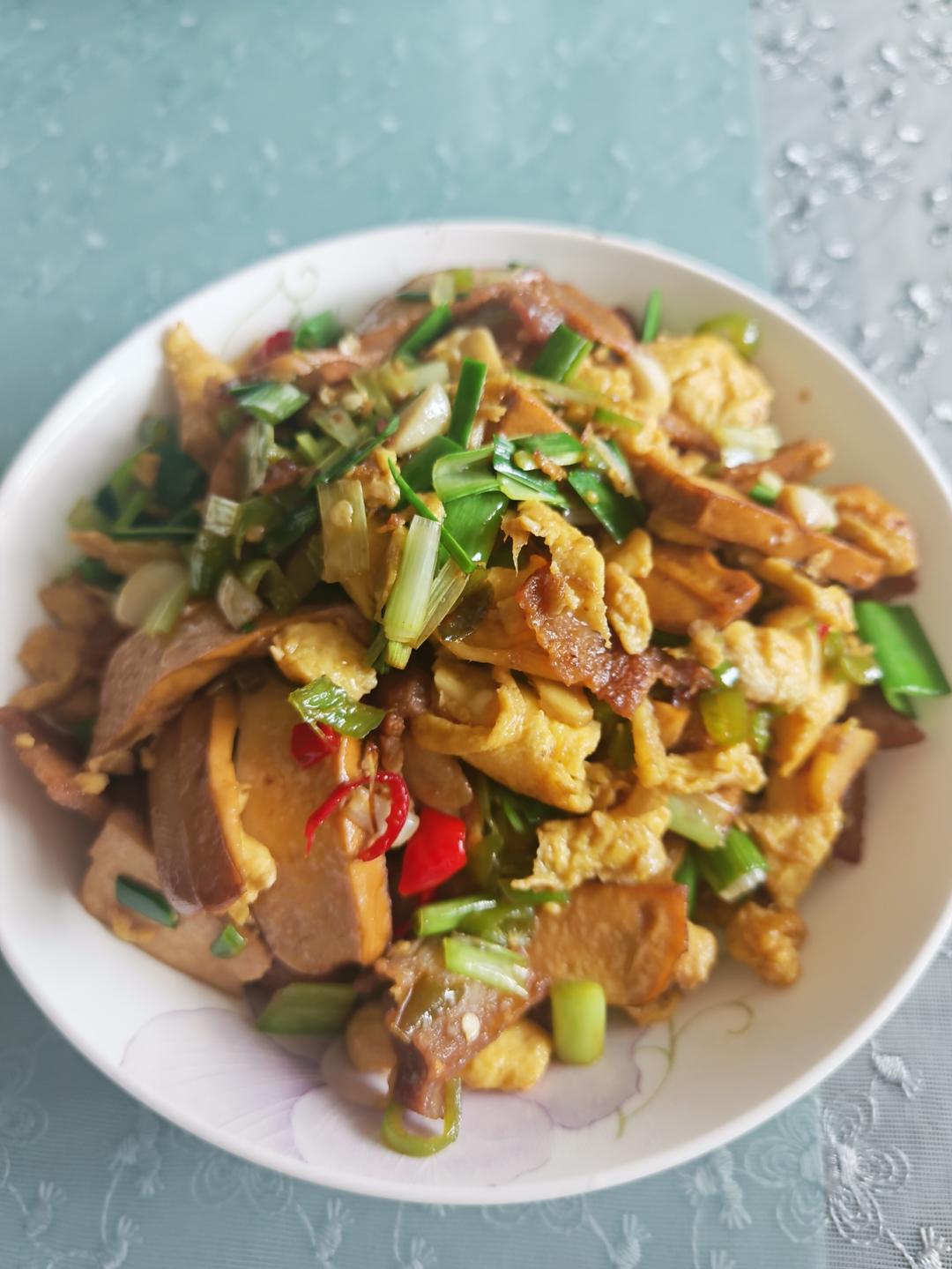 农家一碗香（辣椒炒香干鸡蛋）