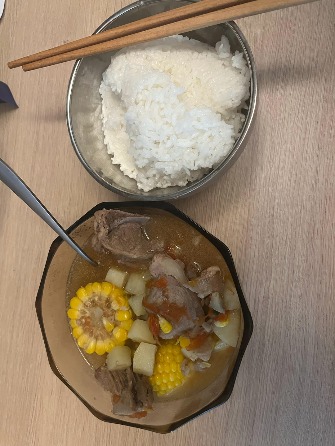 夏季最好喝的开胃汤～番茄玉米排骨汤