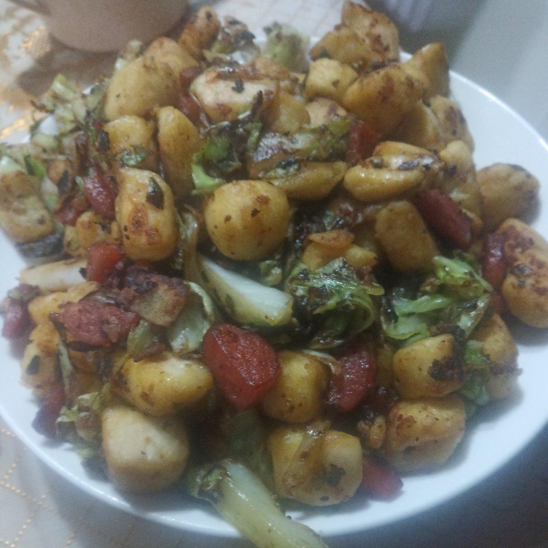 无语了！男友夜宵连续吃了一个月的炒馒头