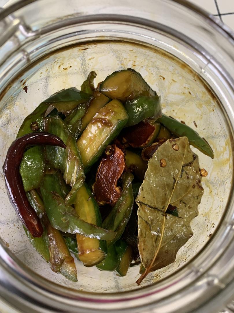 酱黄瓜，少盐一日渍