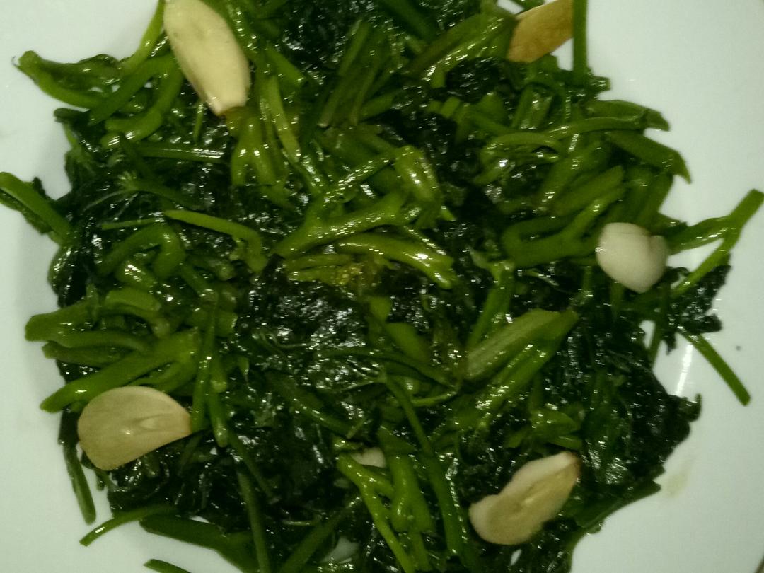 蒜蓉炒红薯叶