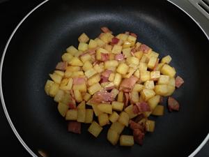培根土豆饭的做法 步骤4