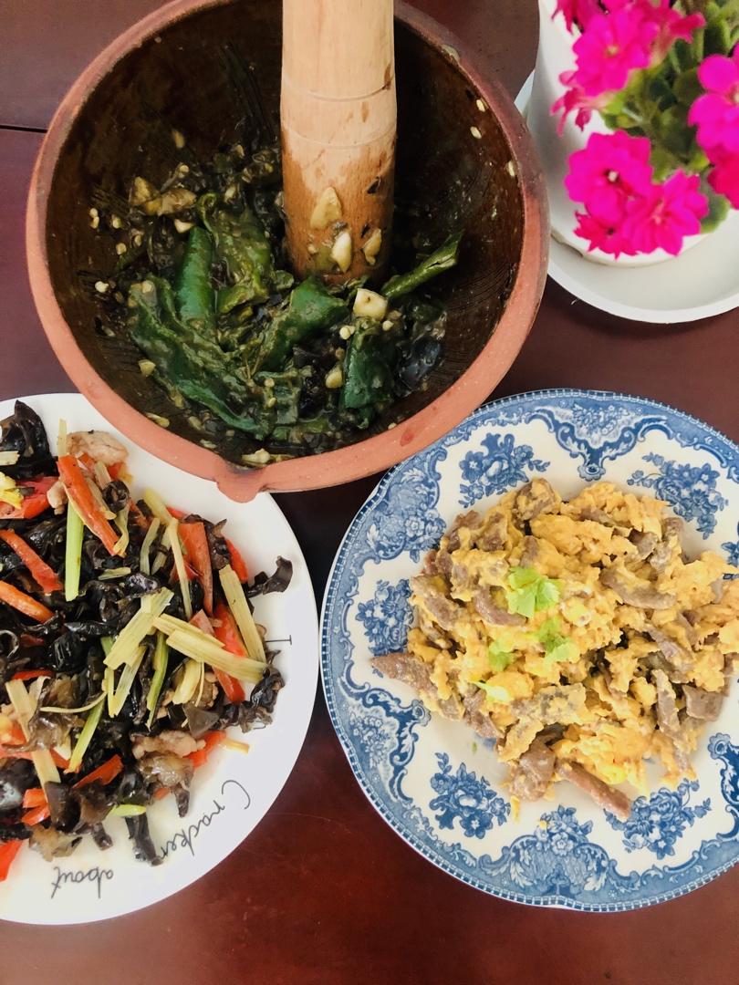 芹菜木耳炒肉丝