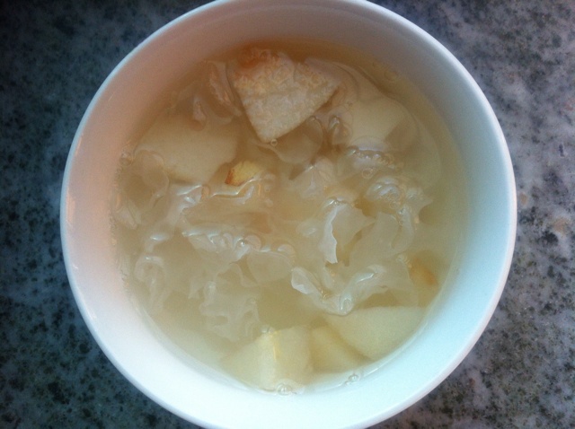 冰糖银耳雪梨汤