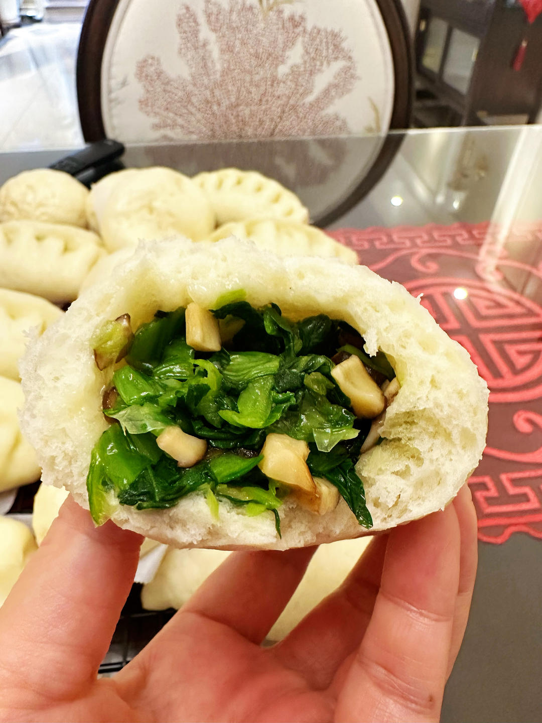 这香菇菜包我要卖五块钱一个