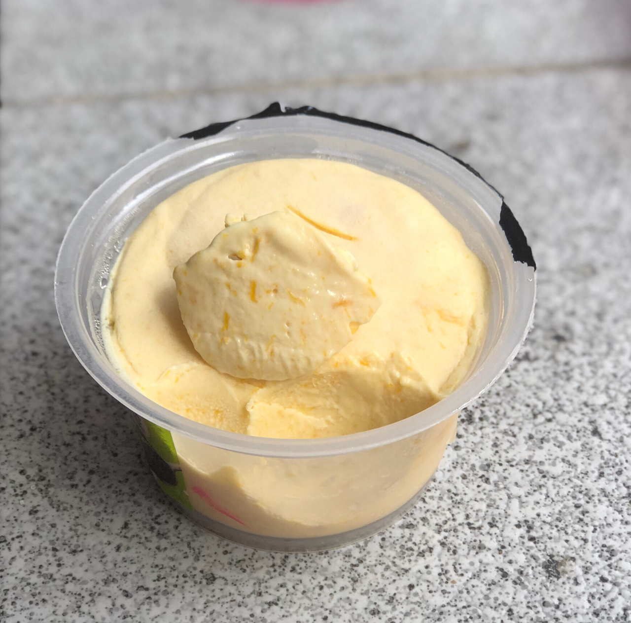 挖着吃的芒果冰淇淋🍨的做法