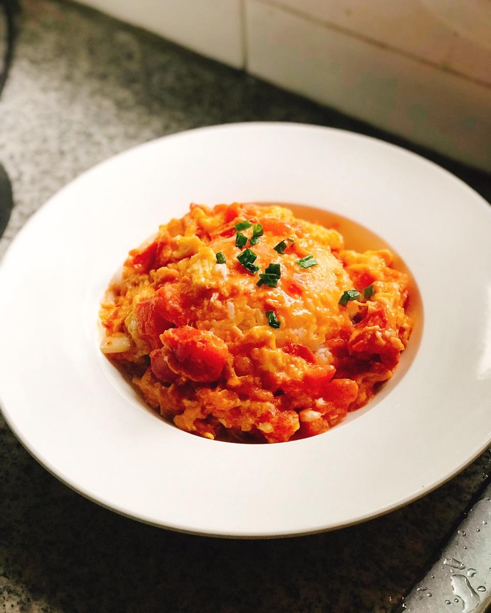 小厨娘1213做的一碗饭省四道菜,番茄滑蛋饭