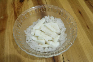 木糖醇银耳雪梨汤的做法 步骤2