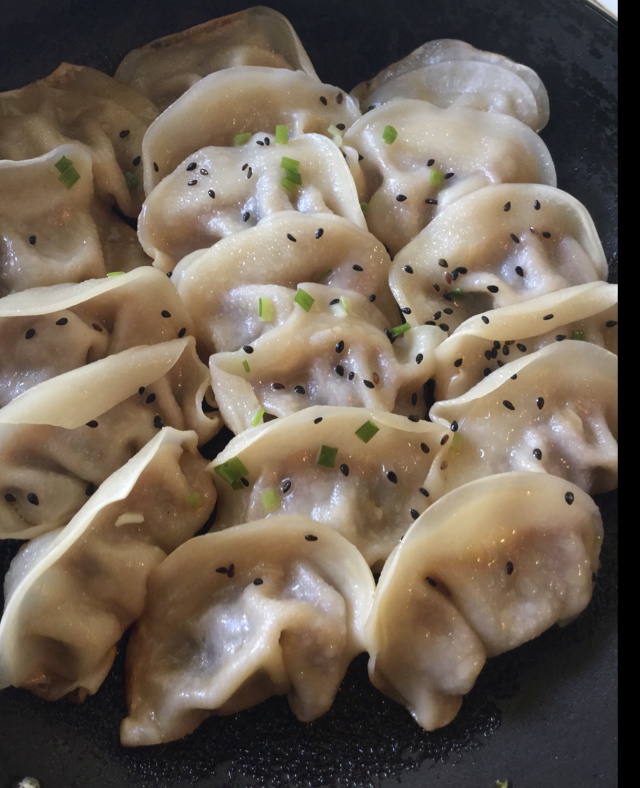 速冻水饺吃腻了吗~变锅贴吧(๑´ڡ`๑)