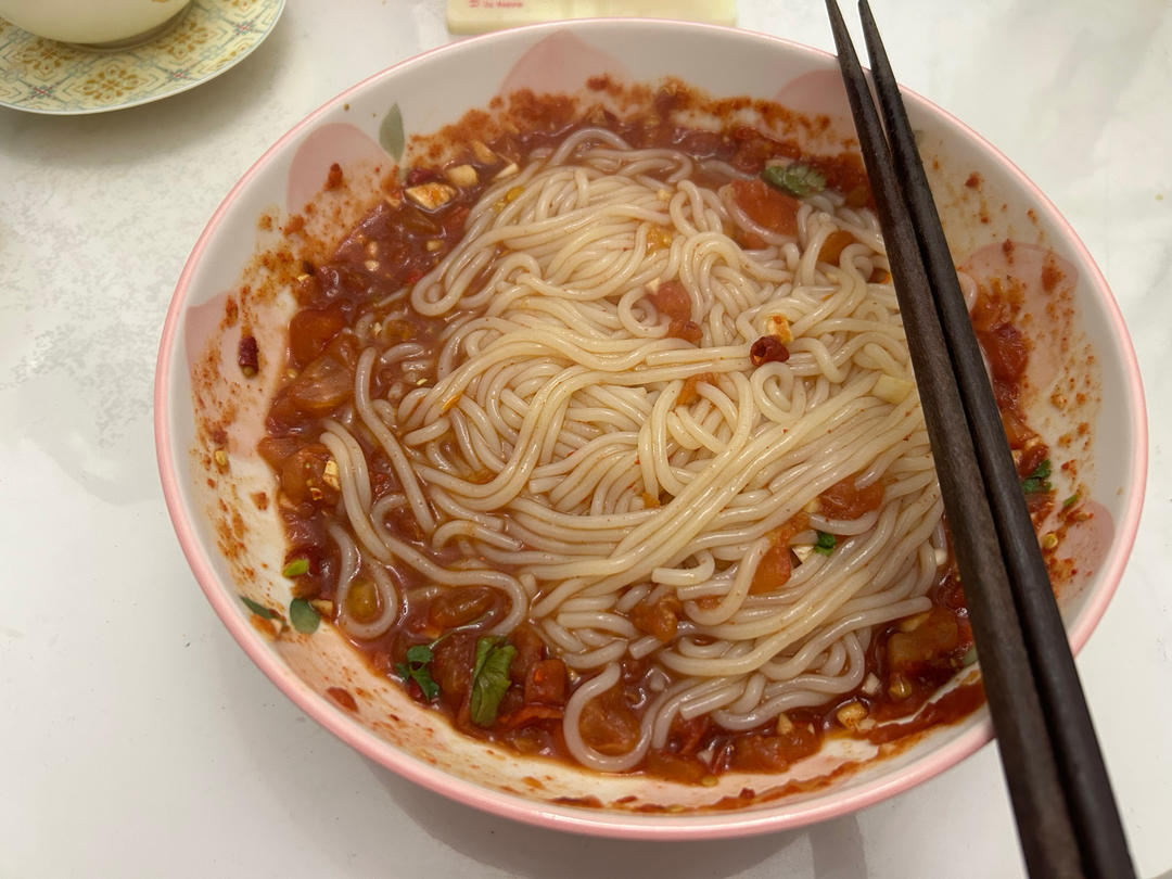 夏天开胃泰式酸辣凉拌米粉