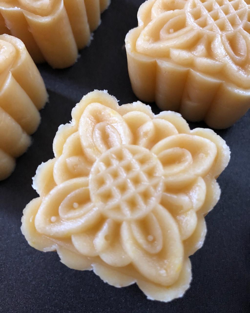 超详细图解版--流心奶黄月饼