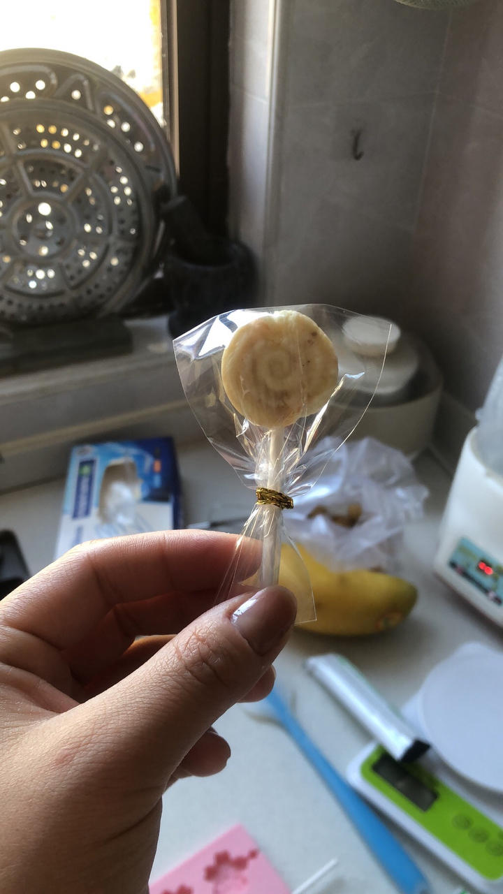 自制牛奶棒棒糖—消耗奶粉