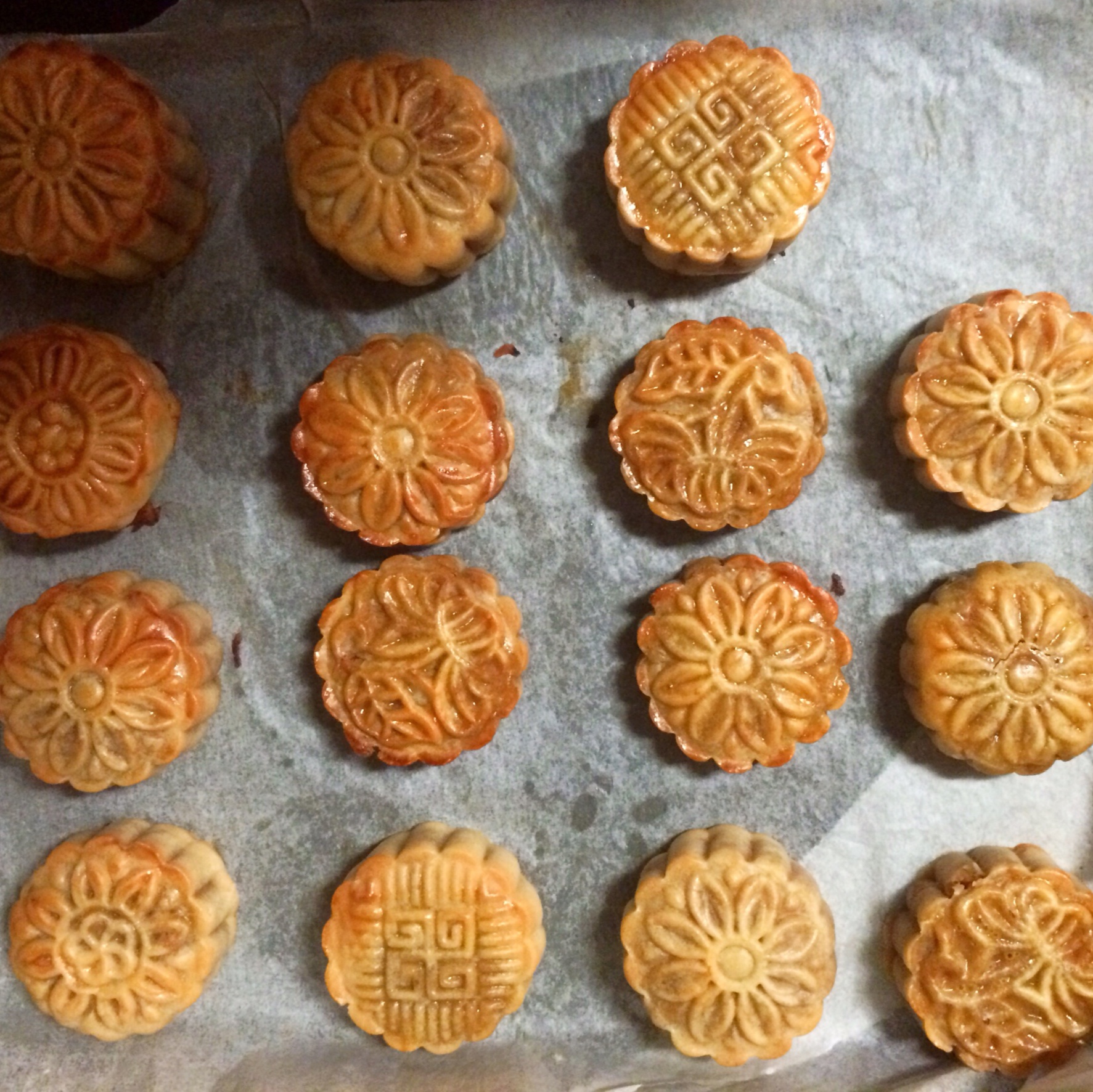 广式月饼—蛋黄莲蓉月饼