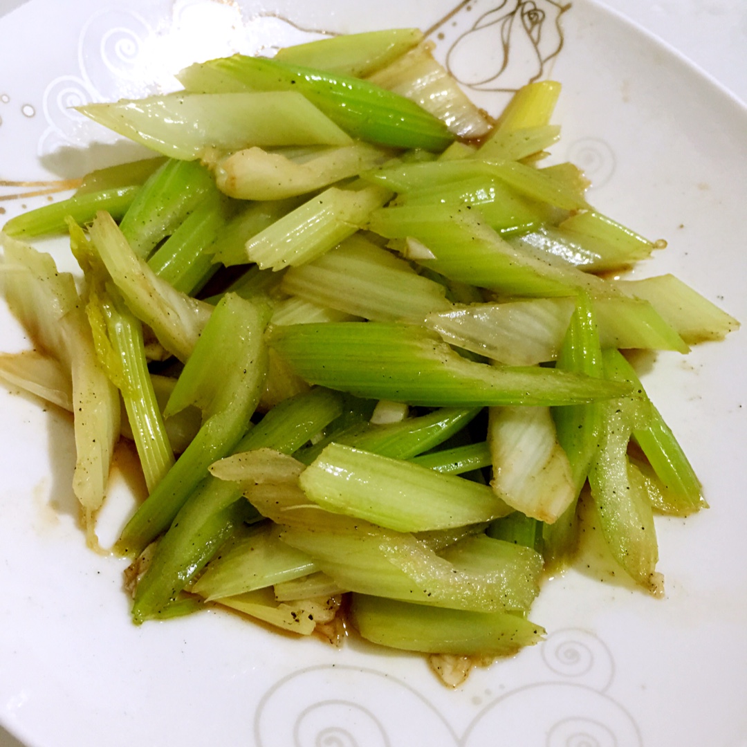 凉拌西芹