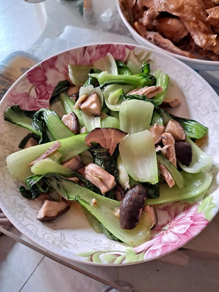 老丁的私房菜-香菇炒油菜