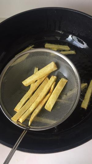 炸土豆条的做法 步骤8