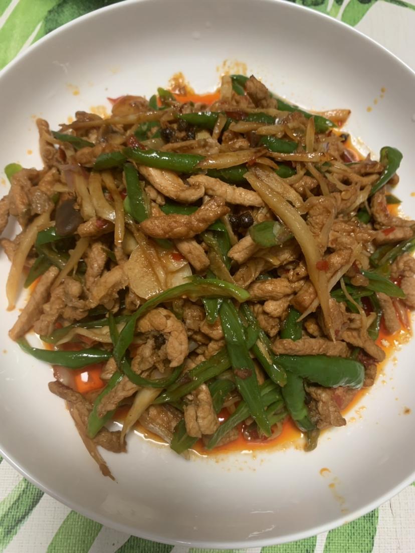 超级无敌好吃的尖椒仔姜肉丝的做法