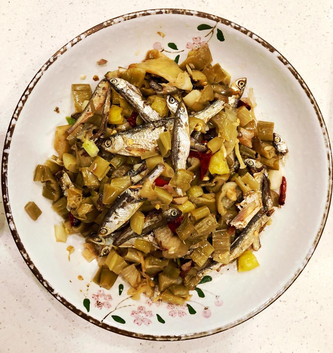 肖肖961做的家乡美味～客家芋荷炒鱼干