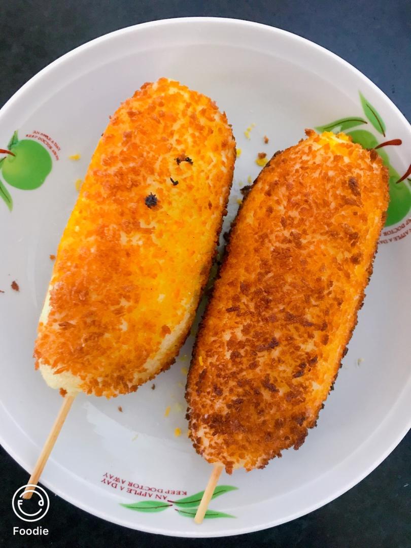 会拉丝的芝士炸弹热狗棒