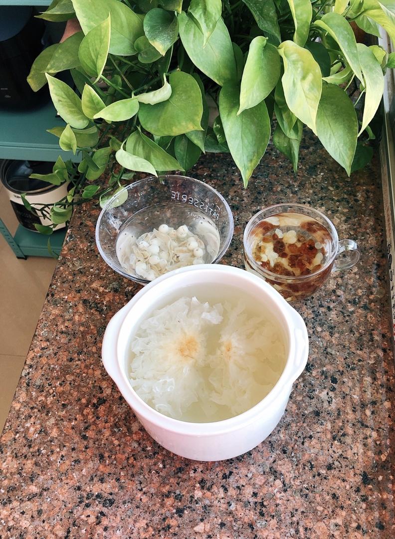 银耳莲子羹～出胶有妙招