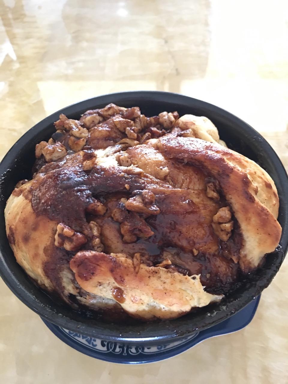 焦糖胡桃肉桂卷