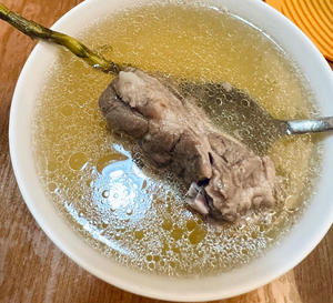 青橄榄石斛雪梨排骨汤的做法 步骤5