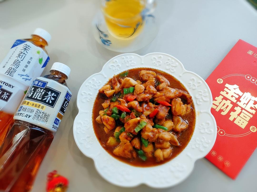 青花椒炒鸡+青提茉莉乌龙茶特调