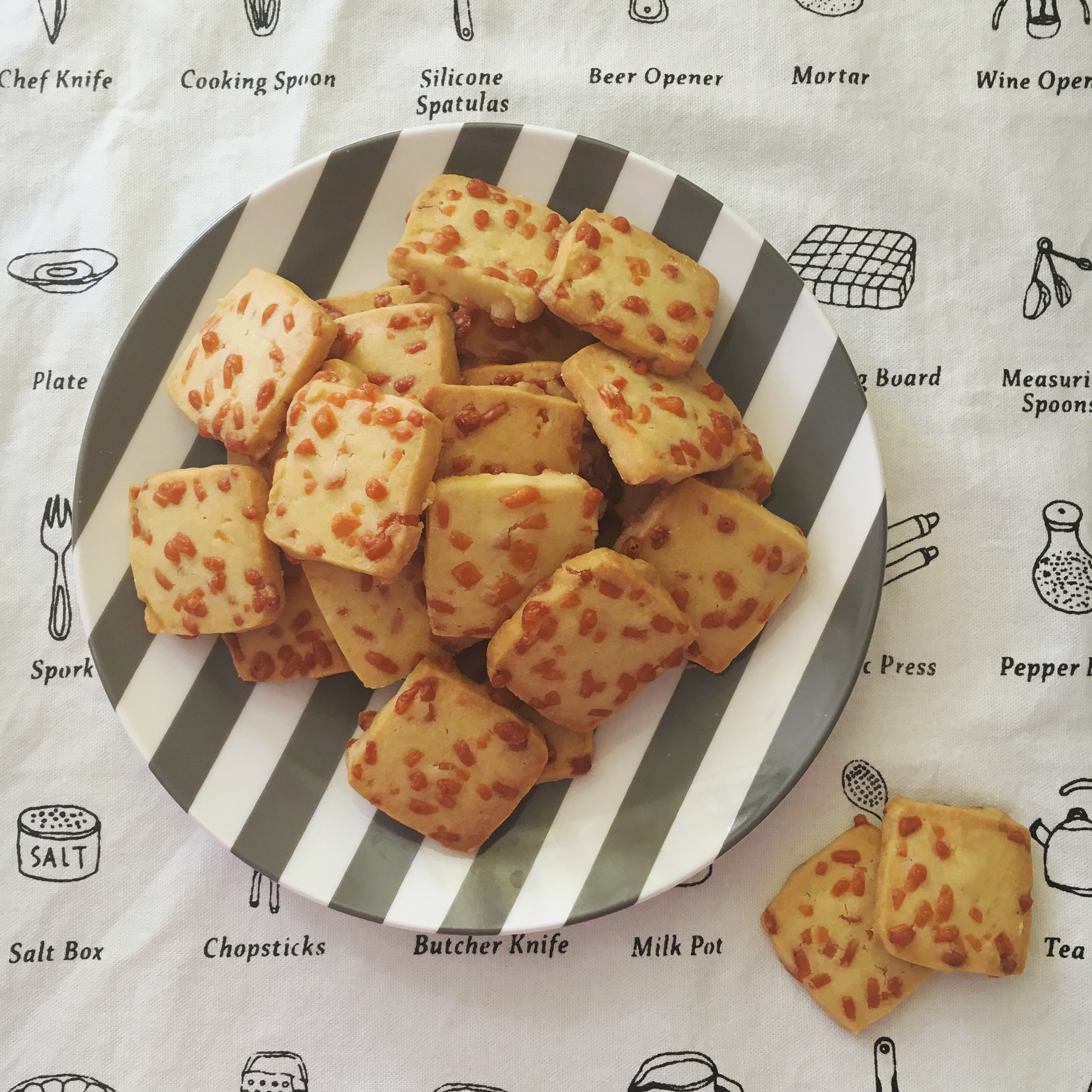 粒粒切达奶酪饼干