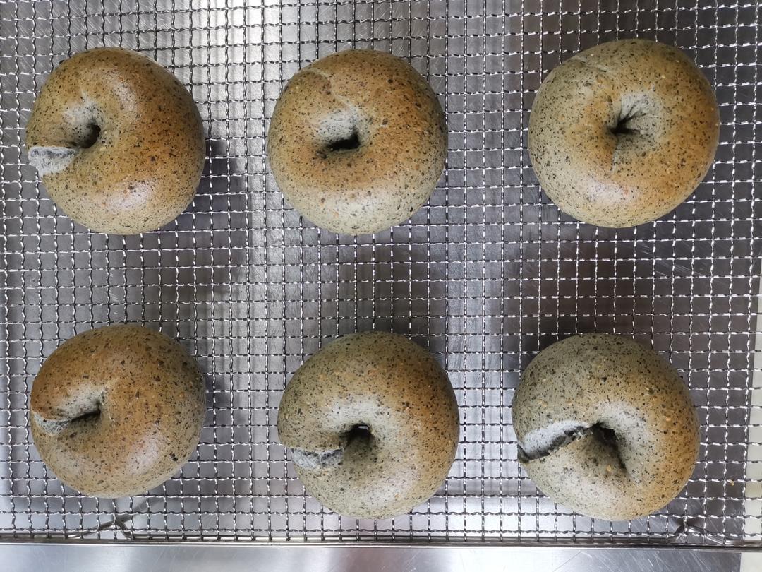 轻盐黑芝麻贝果