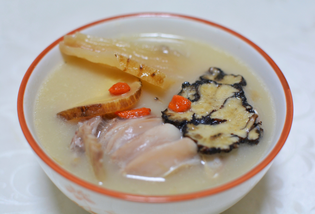天麻川芎白芷鱼头汤的做法