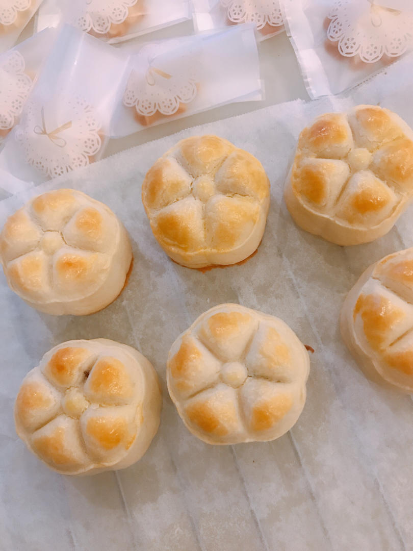 浓浓奶香味的奶酥皮月饼