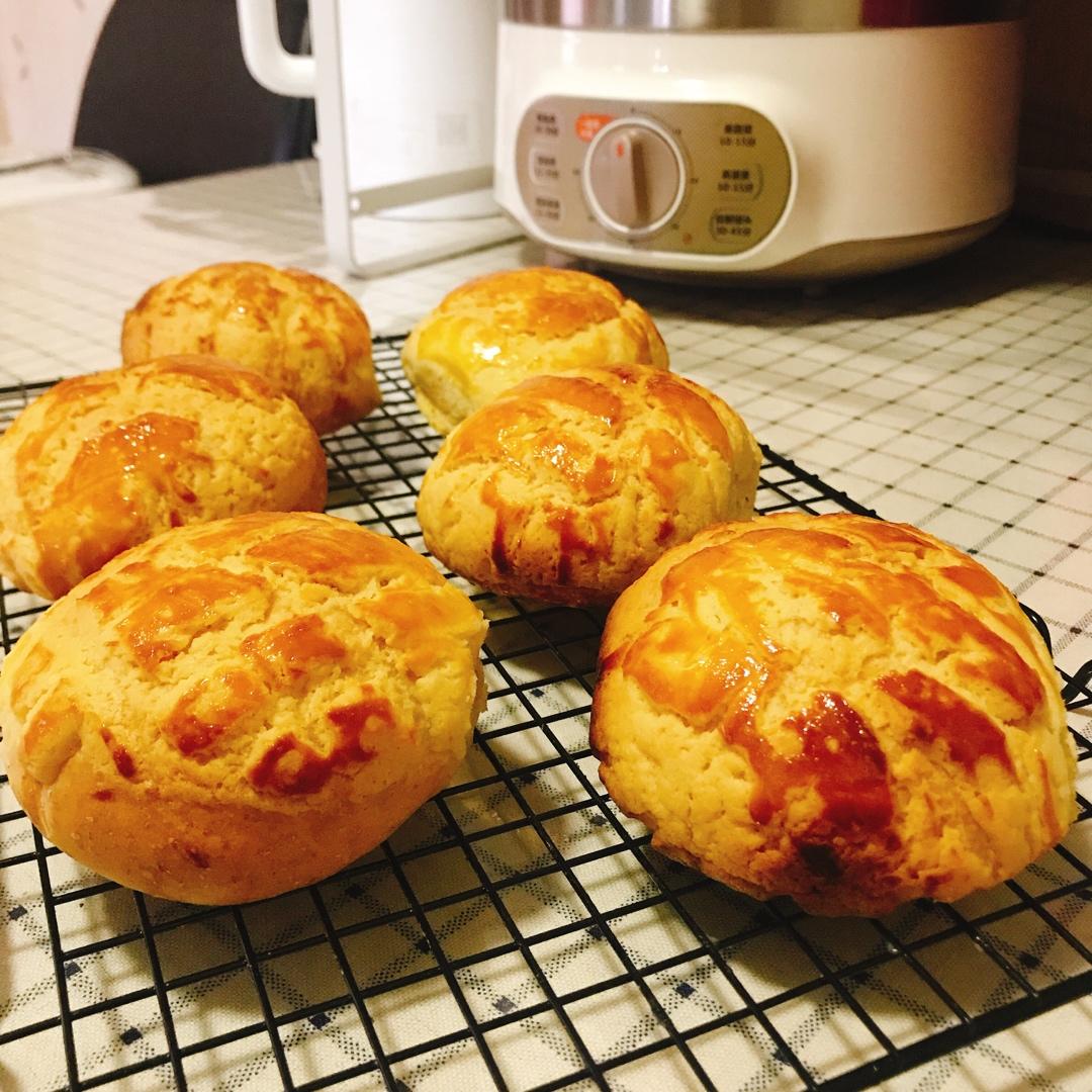 好吃到炸裂的港式菠萝包（附带制作酥皮的小视频）