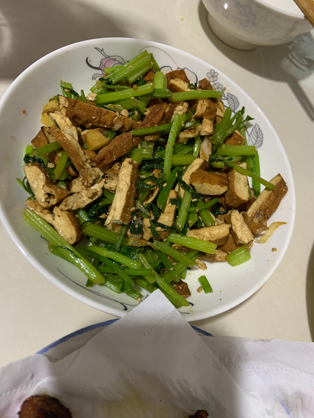 午餐晚餐简单快手下饭菜芹菜炒香干