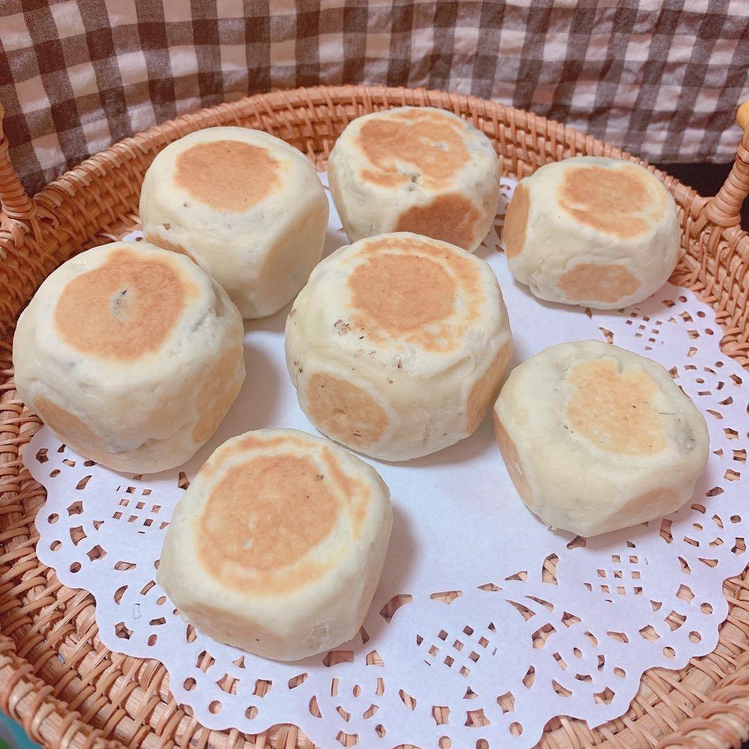 不炒绿豆馅不开酥的软皮绿豆饼