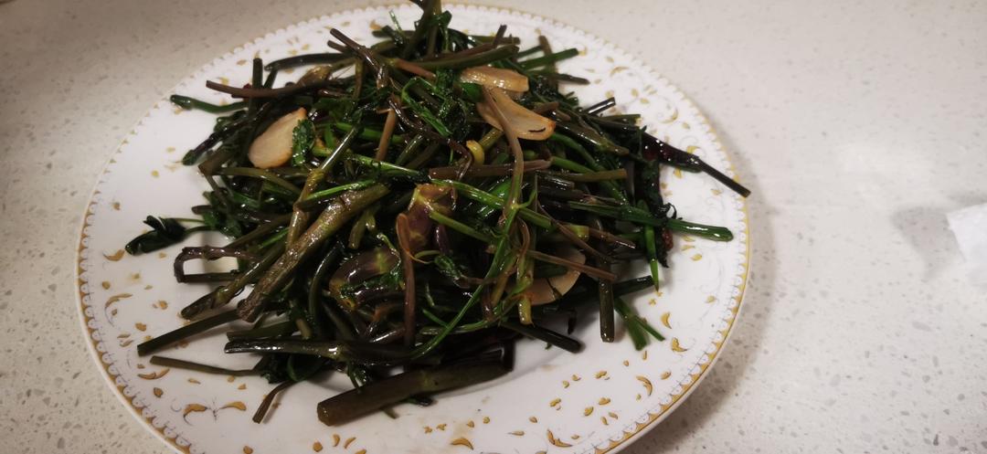 炝炒野芹菜