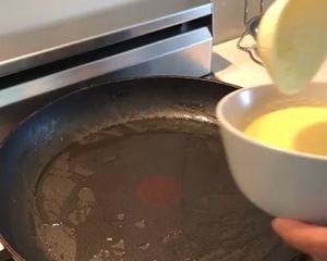 茴香鸡蛋烀饼的做法 步骤9