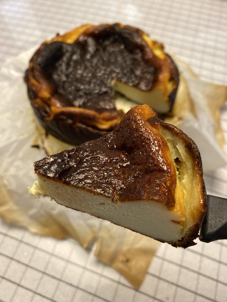 “烧伤”的奶酪蛋糕Burnt cheese cake