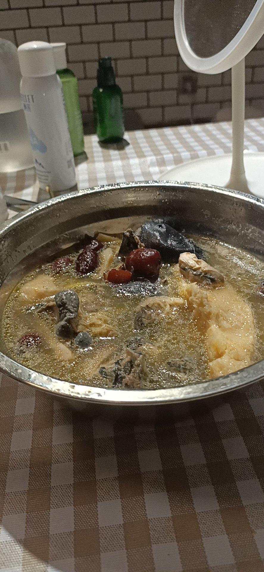 榴莲壳乌鸡汤