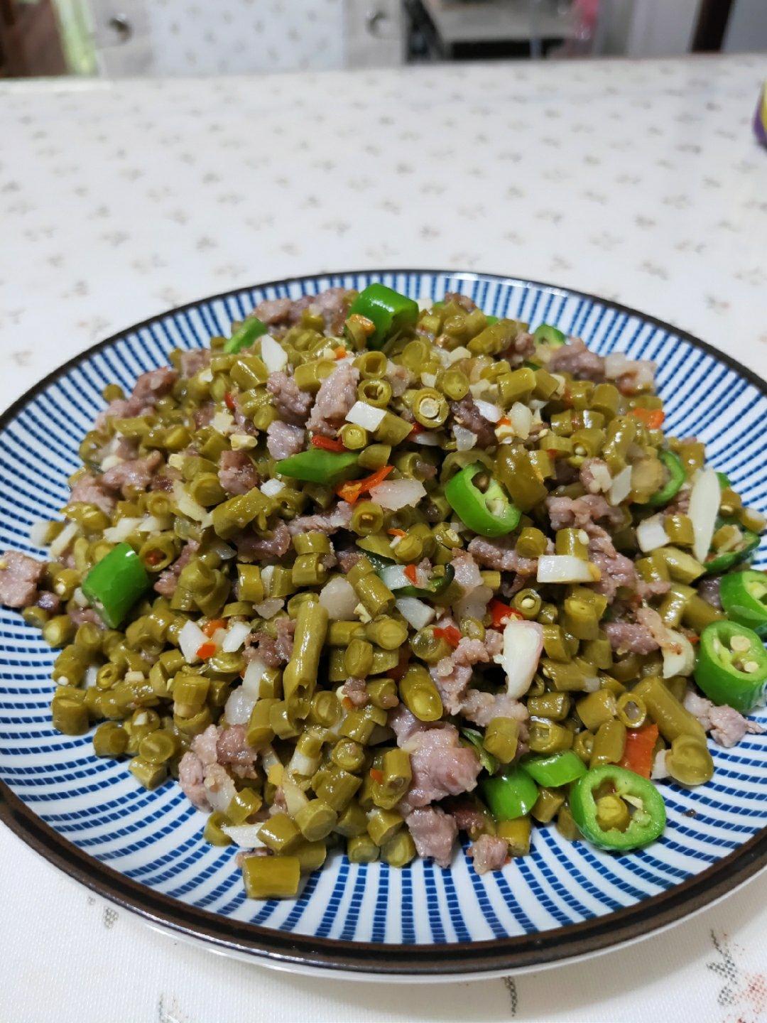 简单易做上手快，自制美味下饭酸豇豆