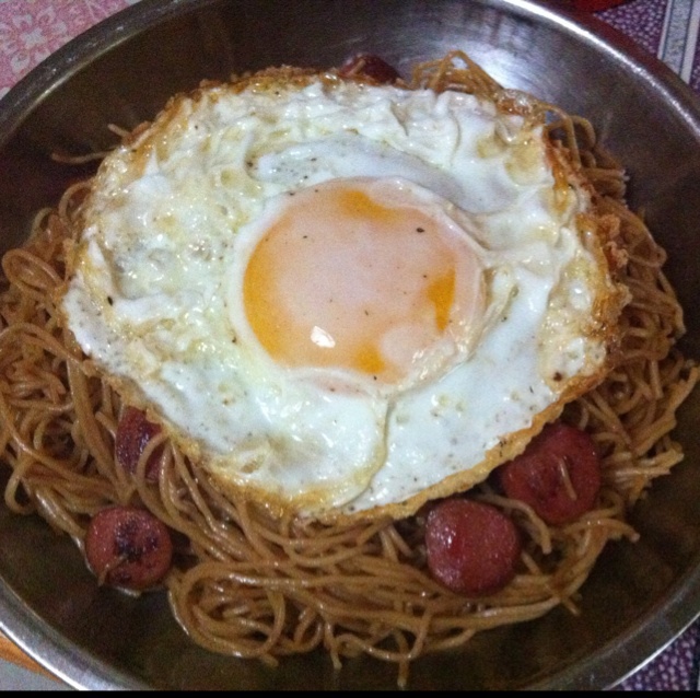 香肠鸡蛋炒面