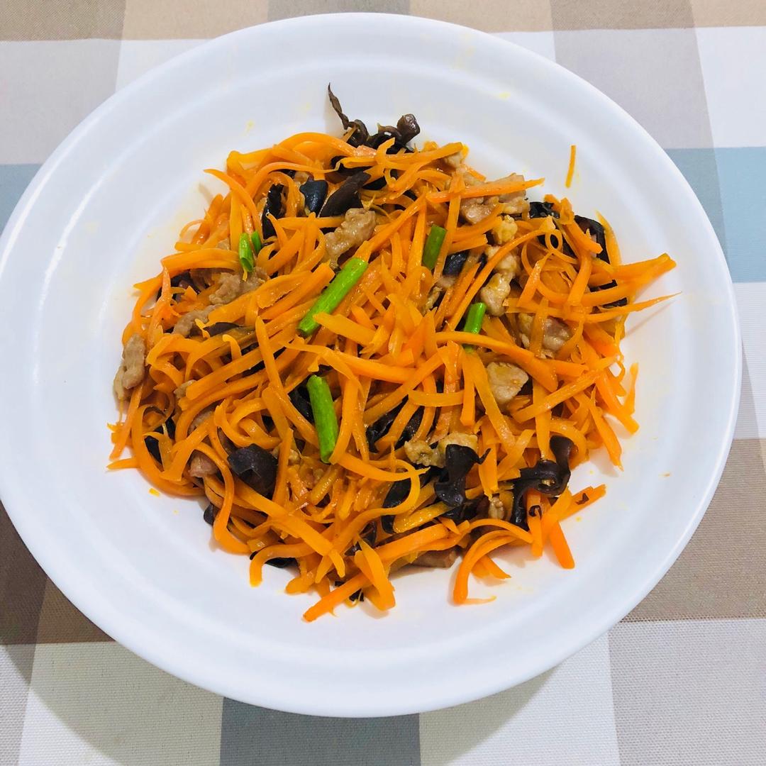胡萝卜木耳炒肉丝