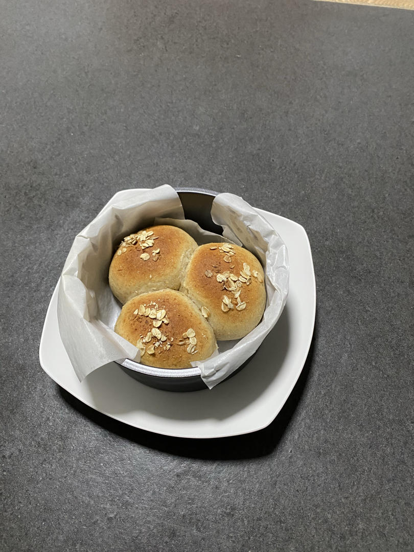 松软细腻的燕麦小餐包（Oatmeal Dinner Rolls）