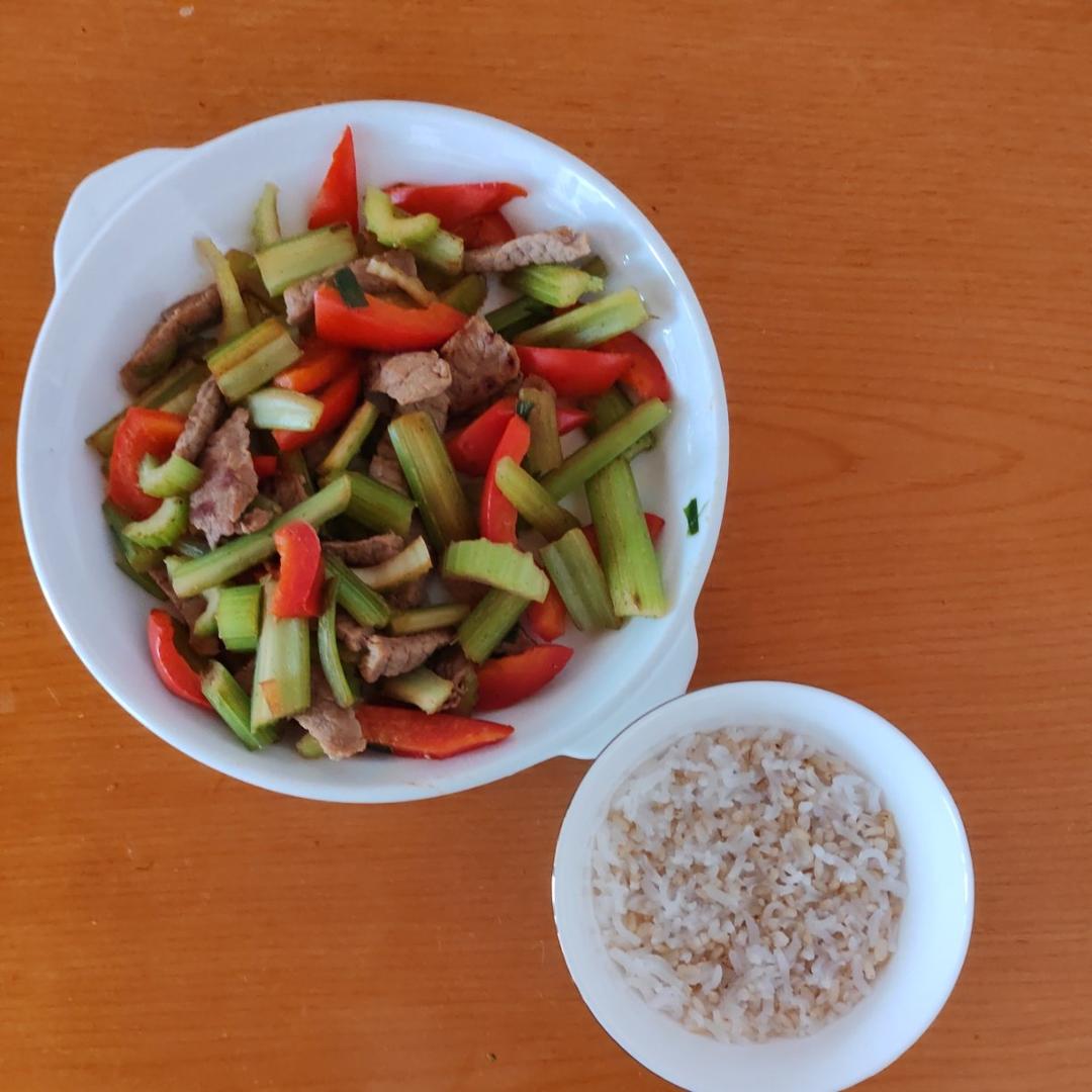 西芹炒牛肉