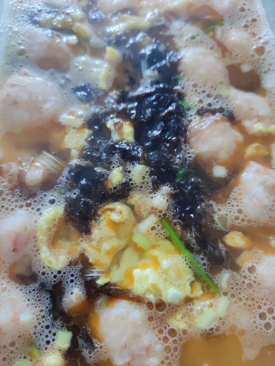 让宝宝一口就爱上的虾滑紫菜疙瘩汤