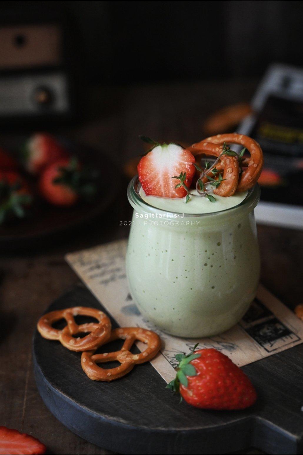 射手座的静静做的抹茶牛油果思慕雪增肌减脂