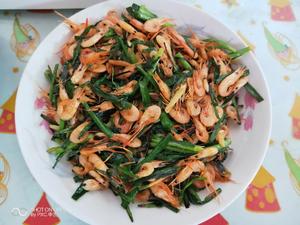 韭菜炒河虾的做法 步骤3